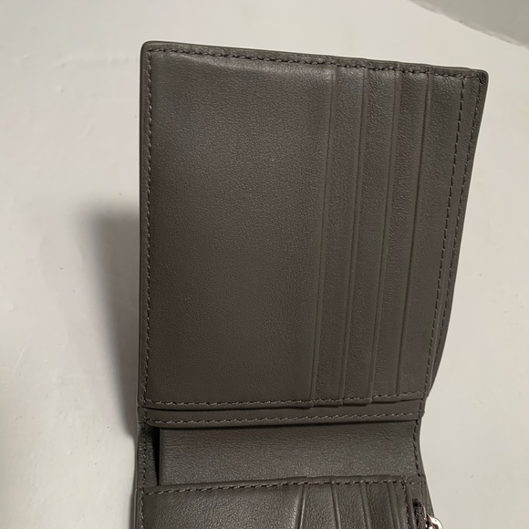 Lacoste Gray bifold wallet with zipper pocket - Picture 4 of 9